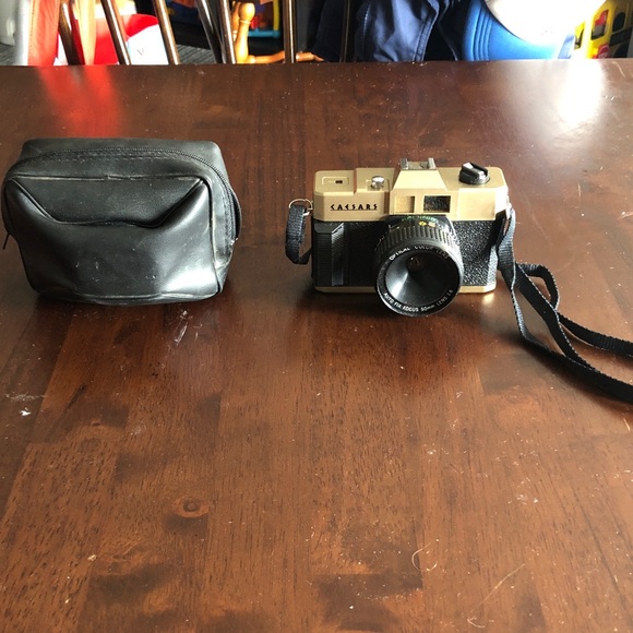 Caesars Vintage Camera - Picture 2 of 12